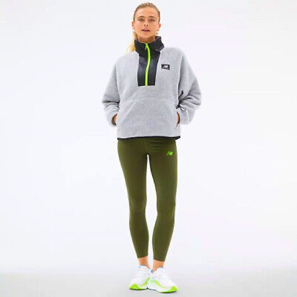 New Balance Wmns Spinnex Fleece Layer Top Women’s Size M Grey Multi
NWOT - Picture 2 of 10